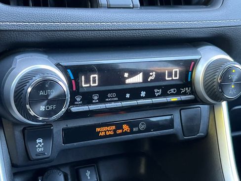 Certified 2021 Toyota RAV4 LE AWD/4WD image 22
