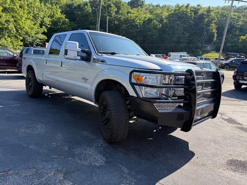 Used 2014 Ford F250 Lariat w/ Lariat Interior Package image 19