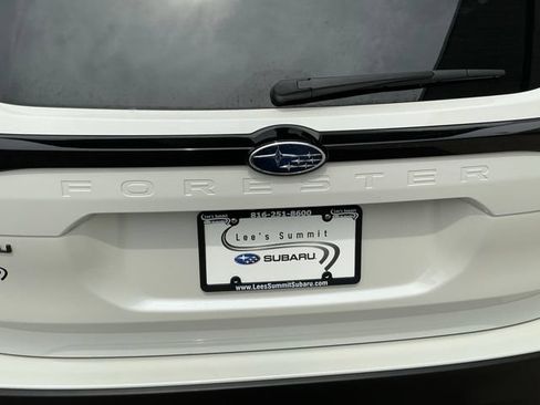 Used 2025 Subaru Forester Premium AWD/4WD image 5
