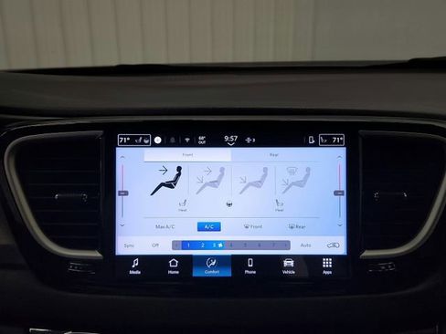 Used 2025 Chrysler Pacifica Select FWD image 23