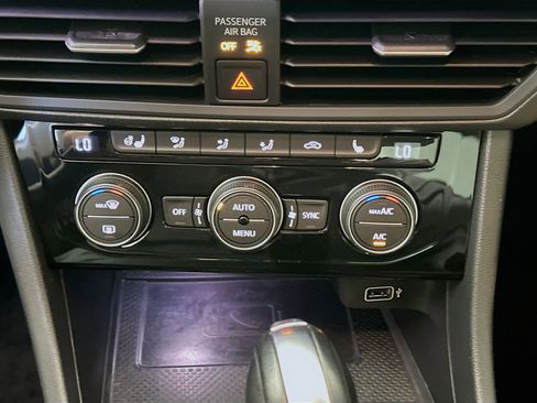 Used 2020 Volkswagen Jetta SEL FWD image 23