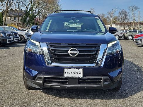 Used 2022 Nissan Pathfinder SV AWD/4WD image 2