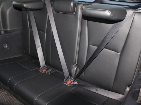 Used 2021 Toyota Highlander XLE AWD/4WD image 18