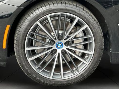 Used 2023 BMW 530e w/ Premium Package image 25