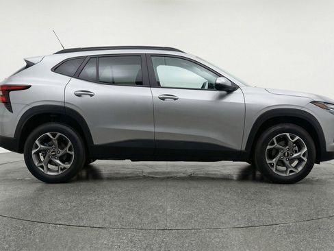 Used 2025 Chevrolet Trax LT image 11