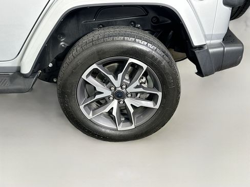 Used 2024 Jeep Wrangler Unlimited w/ Convenience Group AWD/4WD image 11