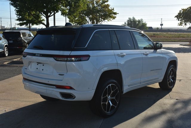 Used 2023 Jeep Grand Cherokee Summit AWD/4WD image 5