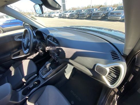 Certified 2023 Kia Soul LX image 28