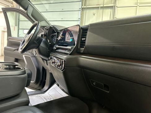 Used 2025 GMC Sierra 1500 SLT image 30