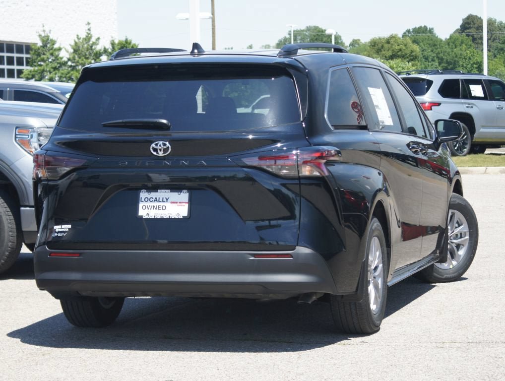 Used 2026 Toyota Sienna LE FWD image 20