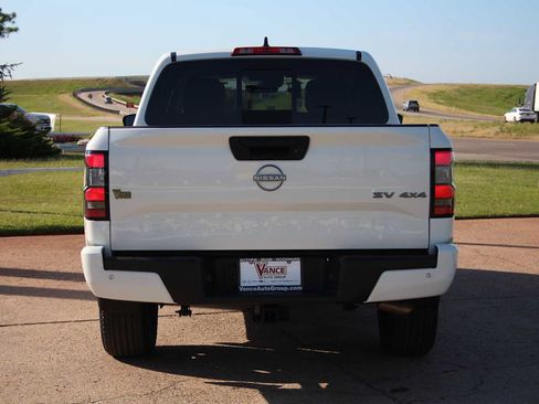 Used 2023 Nissan Frontier SV w/ SV Premium Package AWD/4WD image 8