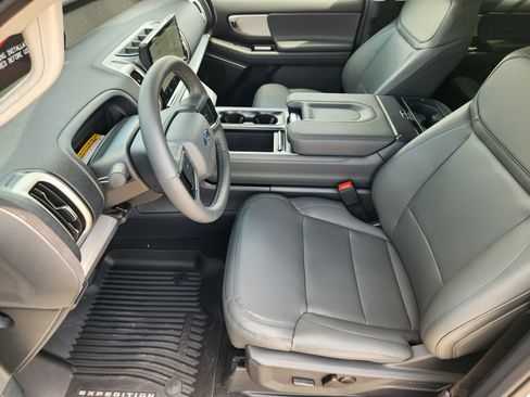 New 2026 Ford Expedition Active image 13