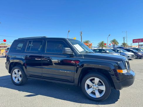 Used 2014 Jeep Patriot Latitude w/ Sun/Sound Group AWD/4WD image 12