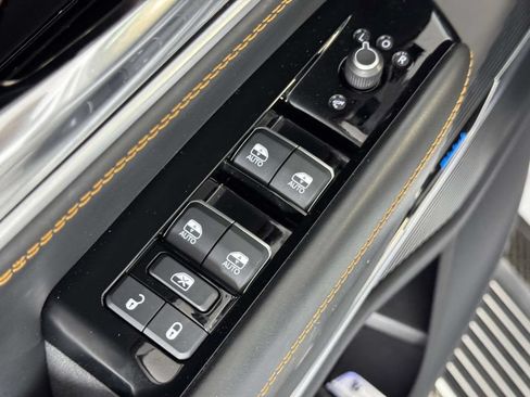 Used 2022 Jeep Grand Wagoneer Series III AWD/4WD image 18