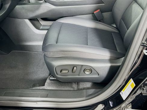 New 2026 Chevrolet Equinox LT w/ Convenience Package II AWD/4WD image 19