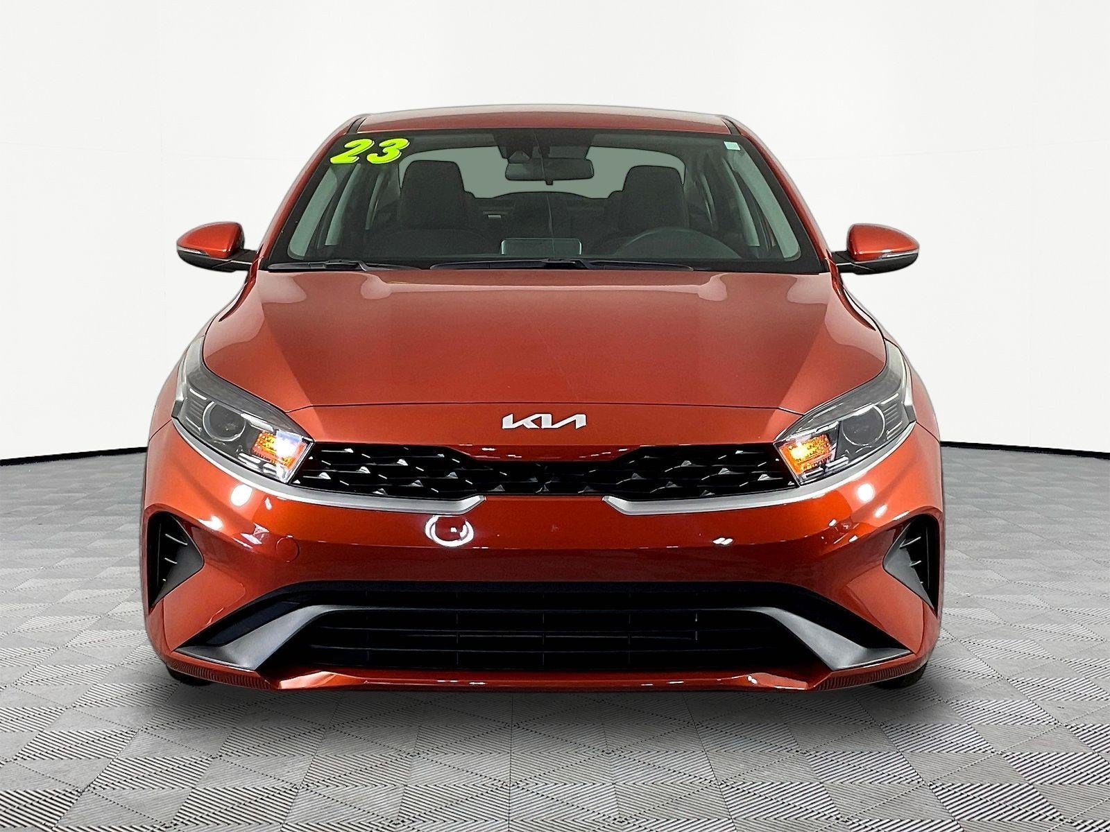 Used 2023 Kia Forte LXS w/ LXS Technology Package FWD image 2