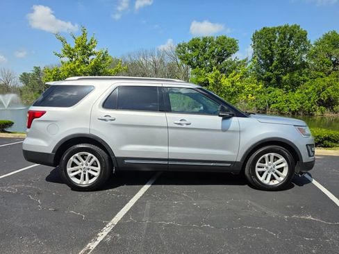 Used 2016 Ford Explorer XLT w/ Equipment Group 202A FWD image 5