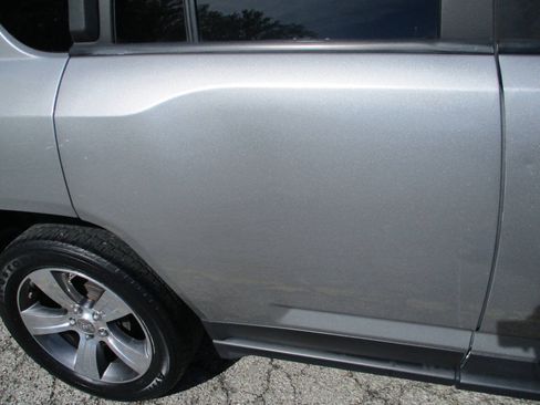 Used 2017 Jeep Compass High Altitude FWD image 19