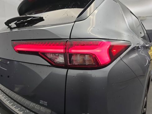 Used 2024 Mitsubishi Outlander SE image 19