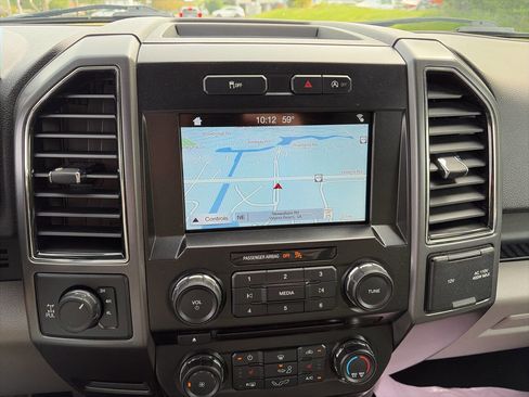 Used 2018 Ford F150 XLT w/ Equipment Group 302A Luxury AWD/4WD image 9