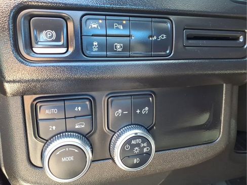 Used 2022 GMC Yukon SLT w/ SLT Premium Package image 13