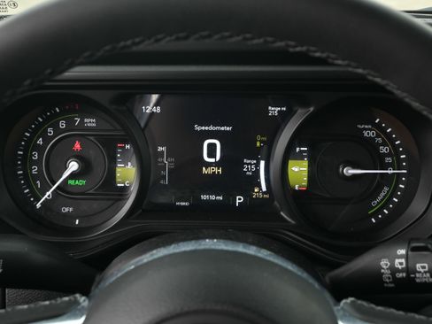 Used 2025 Jeep Wrangler Unlimited Sahara AWD/4WD image 20