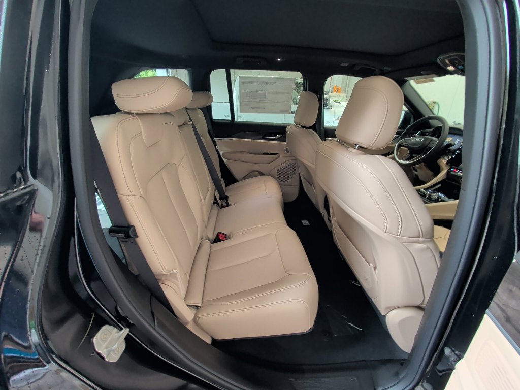New 2026 Jeep Grand Cherokee Limited w/ Limited Altitude Package AWD/4WD image 14
