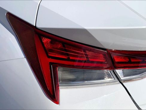 Used 2025 Hyundai Elantra SEL image 28