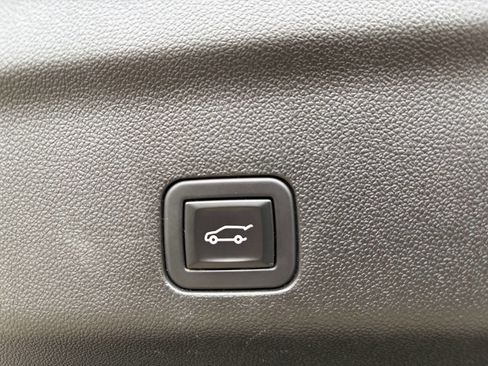 Used 2023 GMC Yukon Denali image 36