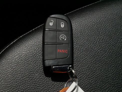 Used 2025 Jeep Compass Limited w/ Mopar Graphics Package AWD/4WD image 30