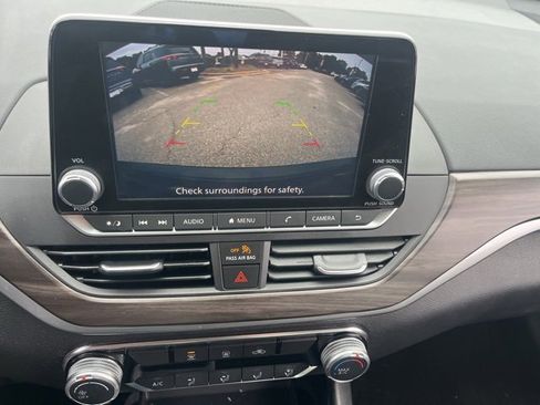 Used 2024 Nissan Altima 2.5 SV image 14