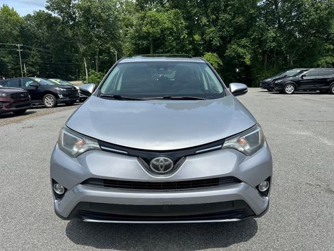 Used 2018 Toyota RAV4 XLE FWD image 3