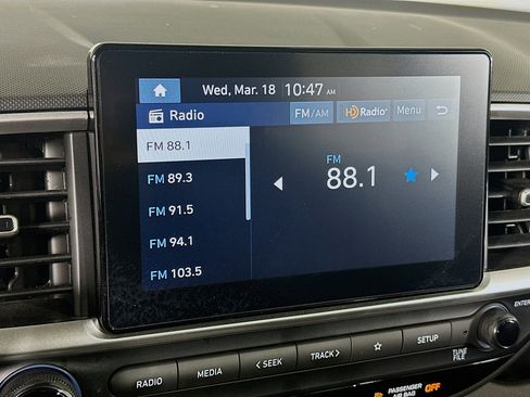 Used 2025 Hyundai Venue SEL image 21