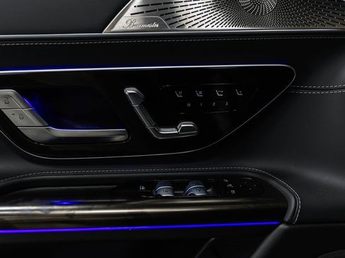 Used 2022 Mercedes-Benz SL 55 AMG 4MATIC w/ Driver Assistance Package image 6