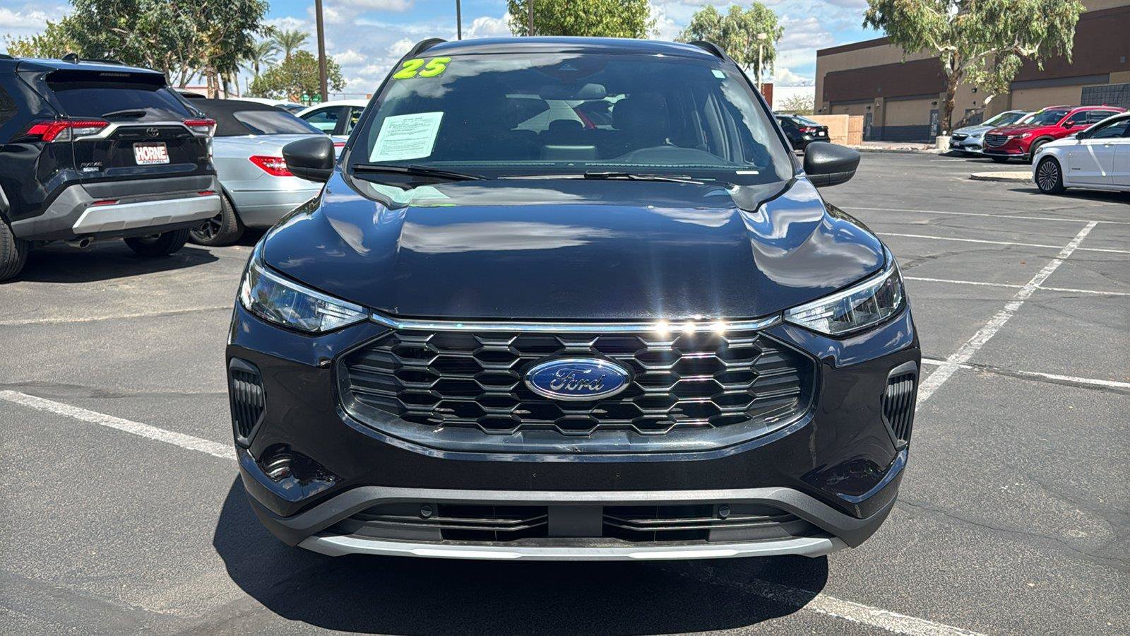 Used 2025 Ford Escape ST-Line FWD image 2