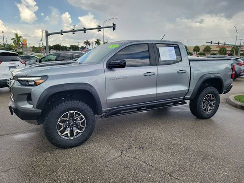 Used 2025 Chevrolet Colorado ZR2 w/ Technology Package AWD/4WD image 2