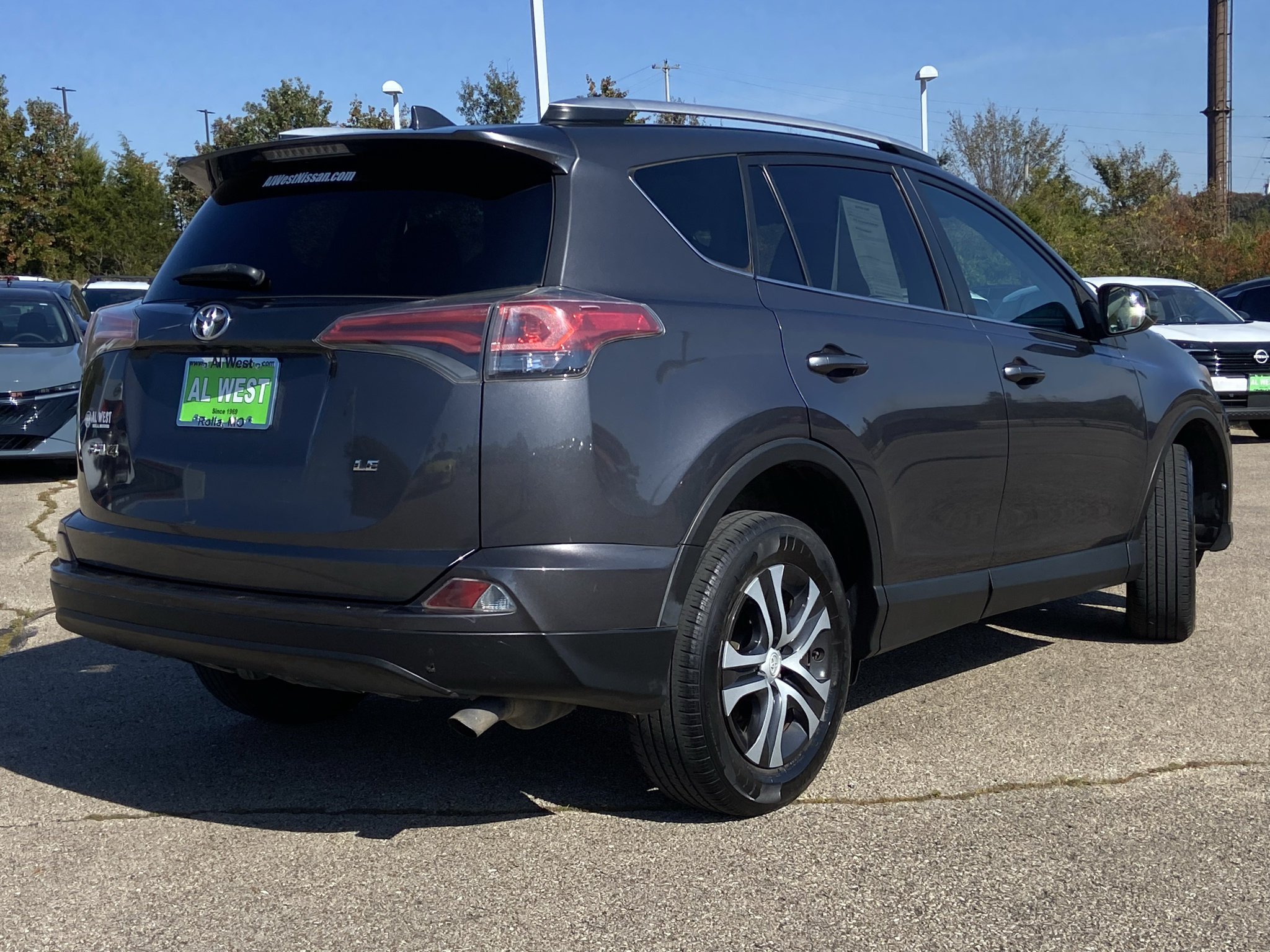 Used 2016 Toyota RAV4 LE FWD image 3