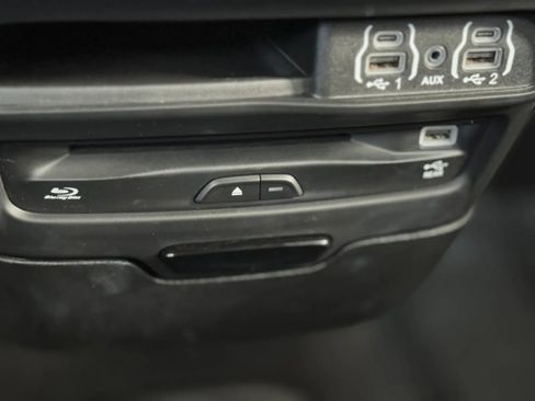 Used 2021 Chrysler Pacifica Touring w/ Uconnect Theater Family Group image 39