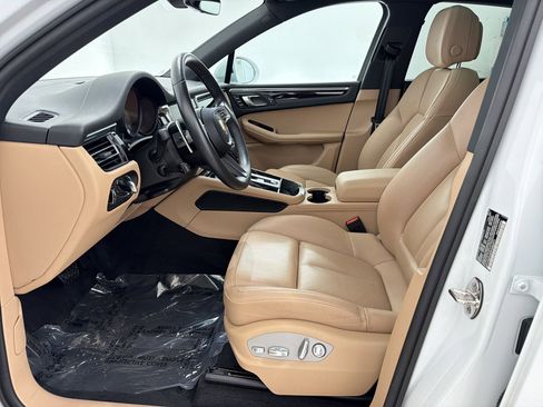 Certified 2023 Porsche Macan S AWD/4WD image 5