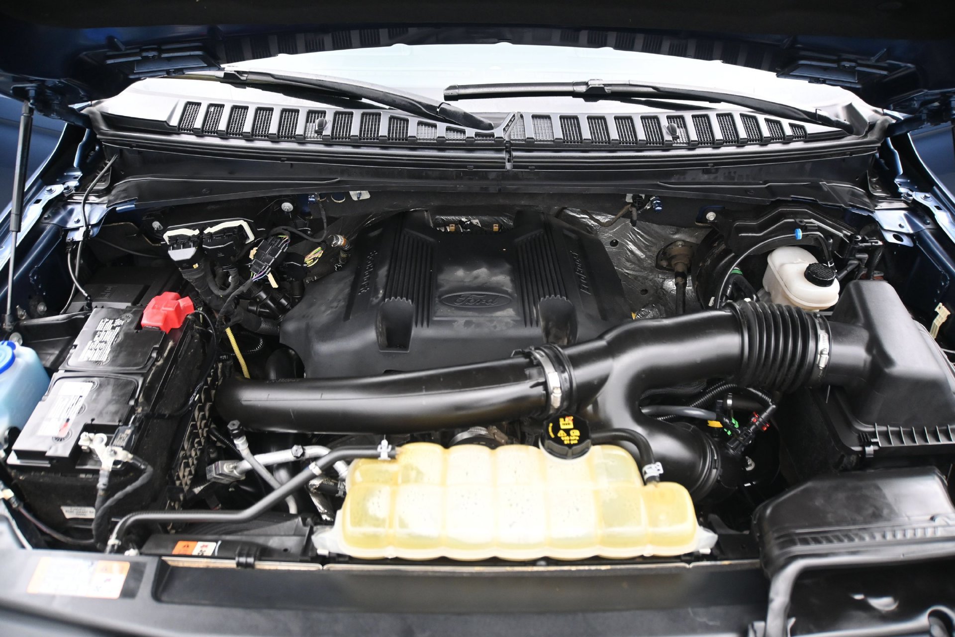 Used 2019 Ford Expedition XLT w/ Equipment Group 202A AWD/4WD image 30