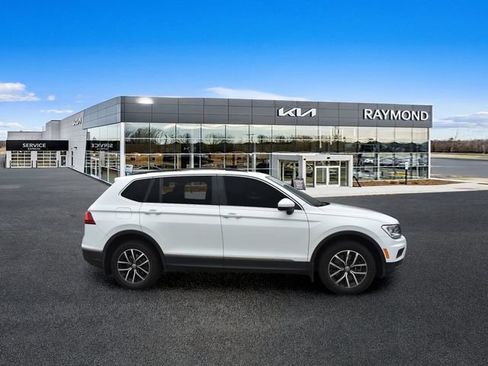 Used 2021 Volkswagen Tiguan SE FWD image 2