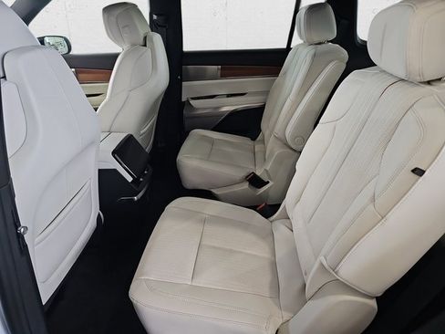 New 2026 Cadillac Vistiq Luxury w/ LPO, Floor Liner Package image 16