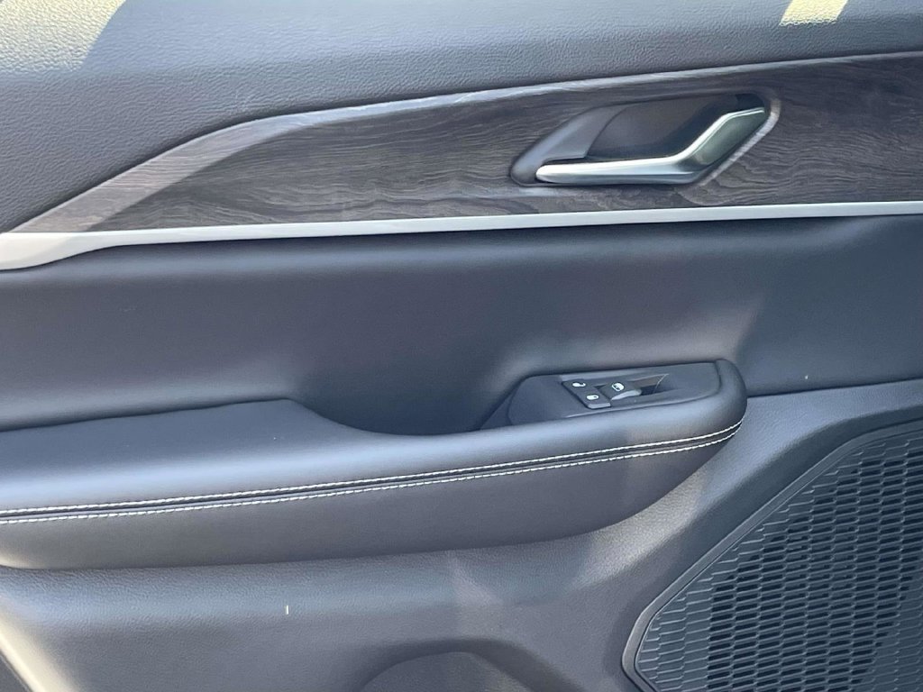 New 2027 Jeep Grand Cherokee Altitude RWD image 19