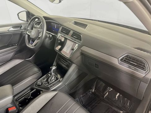 Used 2022 Volkswagen Tiguan SE w/ Panoramic Sunroof Package AWD/4WD image 27