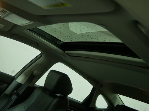 Used 2020 Honda Accord Touring image 11
