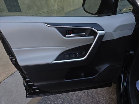 Used 2025 Toyota RAV4 XLE w/ Convenience Package image 23
