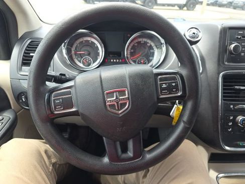 Used 2016 Dodge Grand Caravan SXT FWD image 15