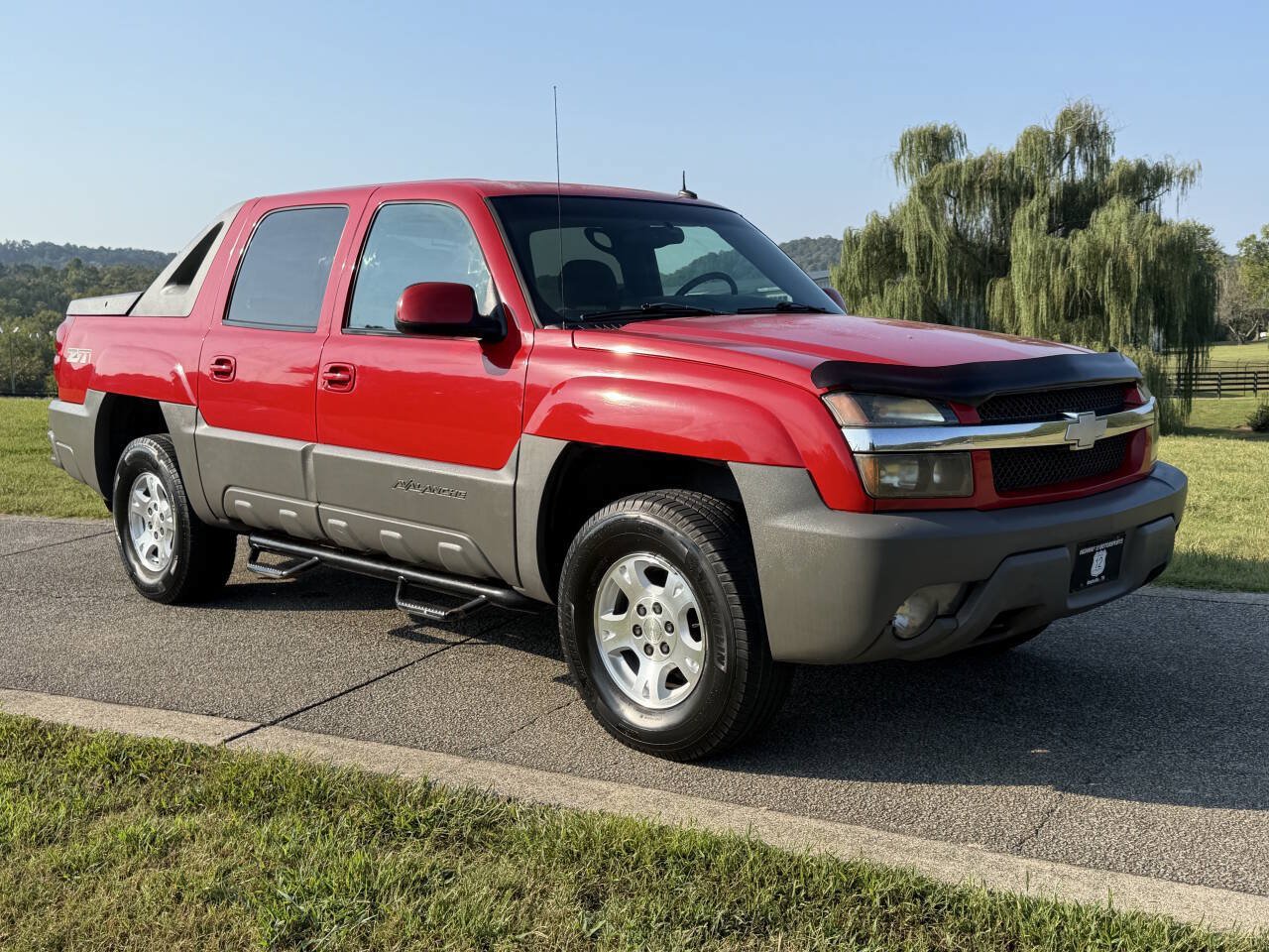 Used 2002 Chevrolet Avalanche 4x4 w/ Off-Road Suspension Pkg image 8