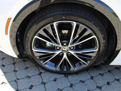 Used 2024 Toyota Prius XLE FWD image 13