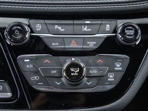 New 2025 Chrysler Pacifica Select image 21